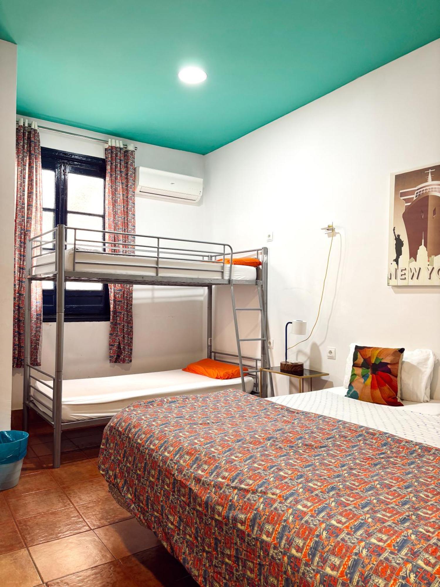 Rio Hostel Seville Exterior photo