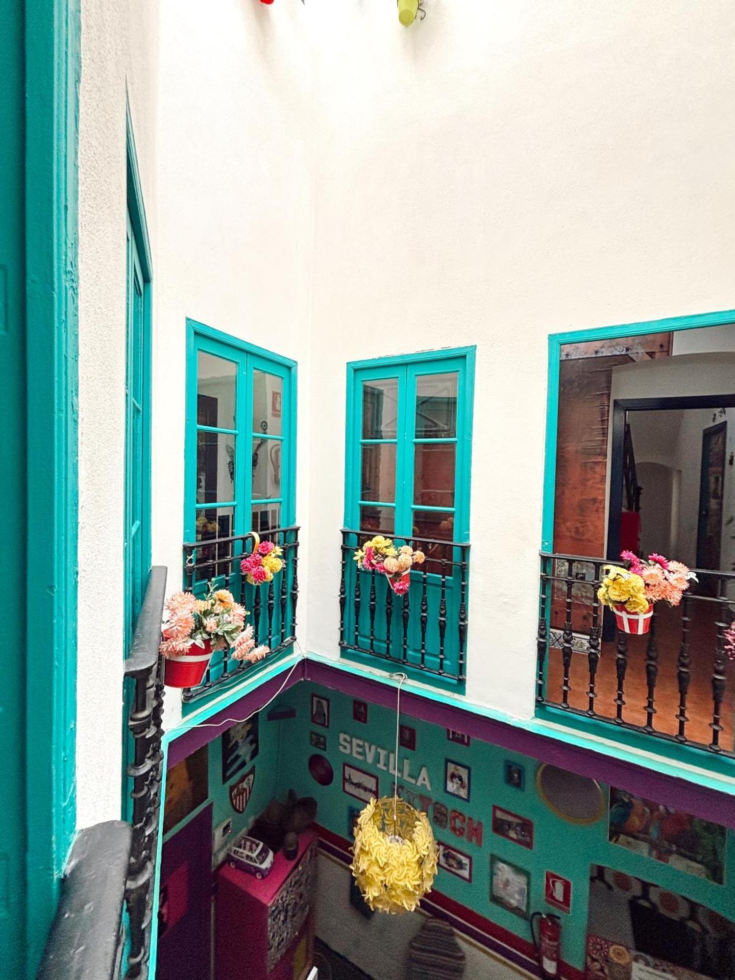 Rio Hostel Seville Exterior photo